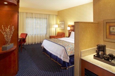 Courtyard by Marriott Pittsburgh Waterfront - King Guest Room