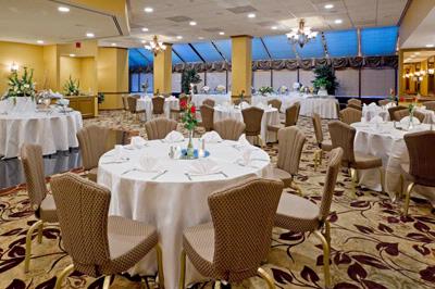 Crowne Plaza Edison Hotel - Garden Room