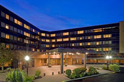 Crowne Plaza Edison Hotel - Hotel Exterior