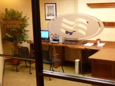 Crowne Plaza Edison Hotel - Business Center