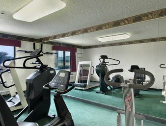 Howard Johnson - Fitness Center