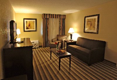 Clarion Inn - Sitting Area In Suite