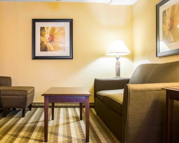 Clarion Inn - King Standard Room