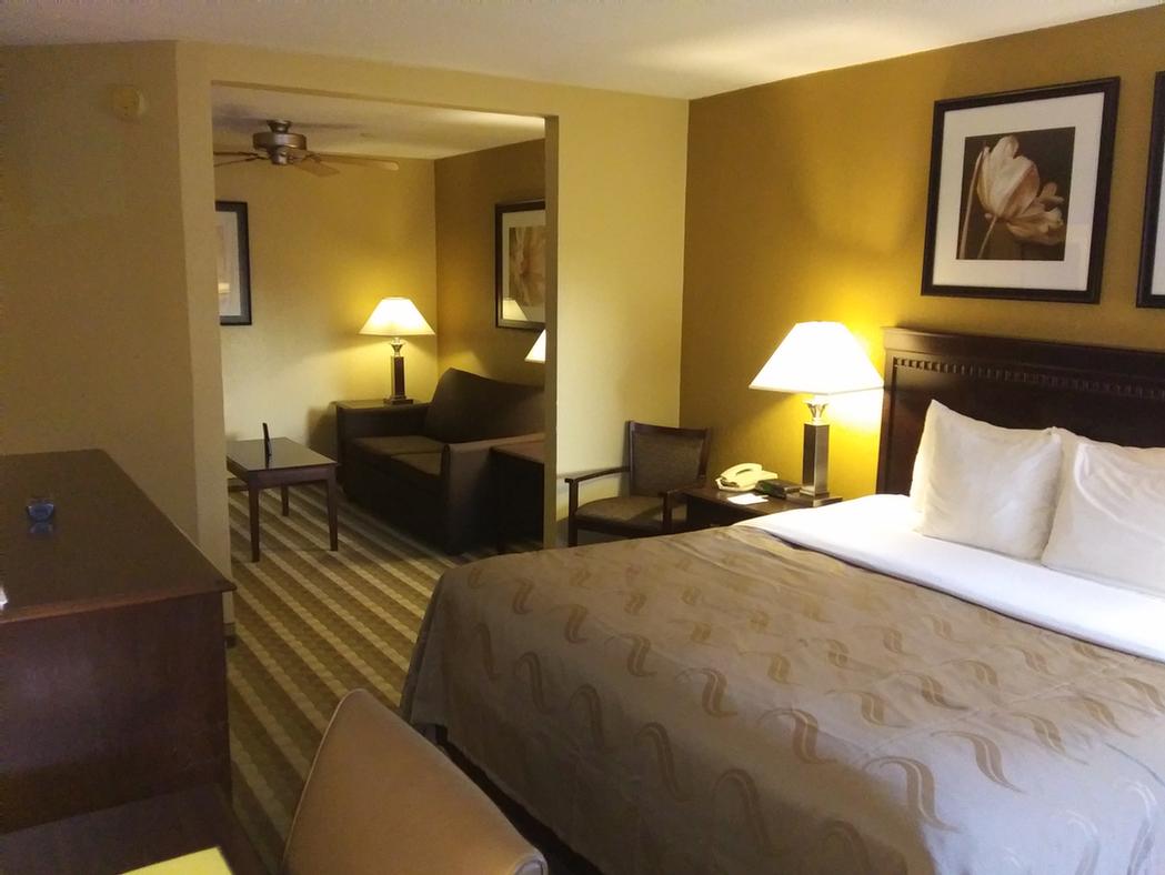 Clarion Inn - Black Dolphin Restaurant