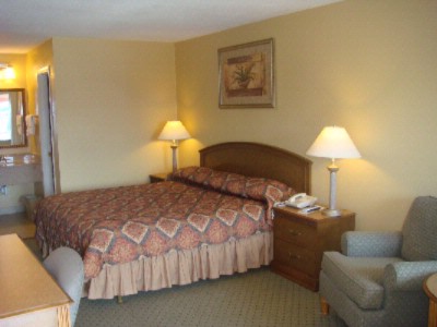 Knights Inn Hotel - Guest Room With 1 King Bed