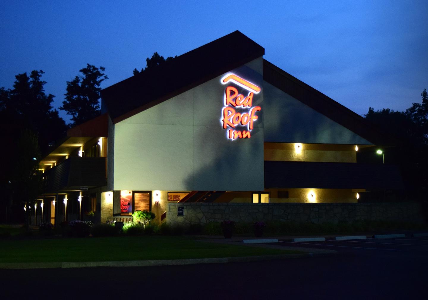 Buffalo Airport Red Roof Inn - All-inclusive King Room