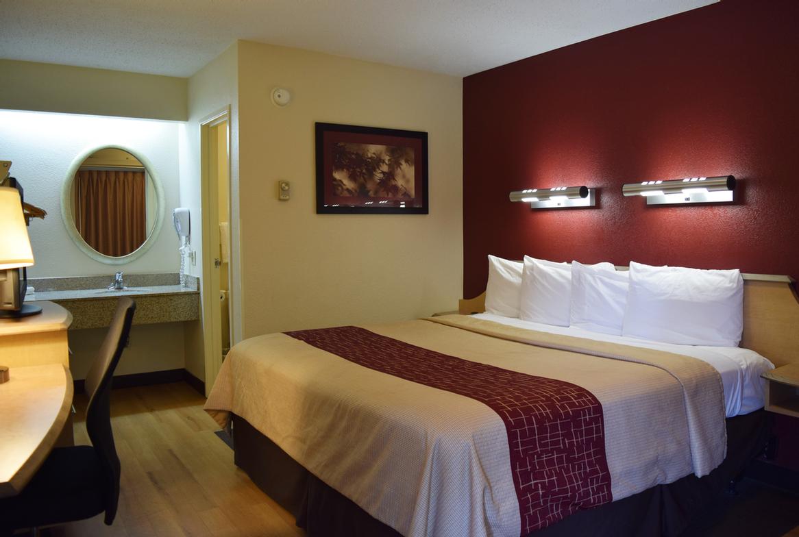 Buffalo Airport Red Roof Inn - All-inclusive King Room