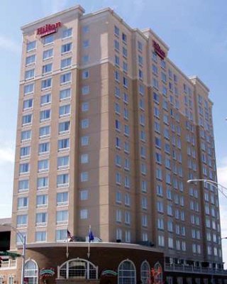 Hilton Garden Inn Uptown Exterior
