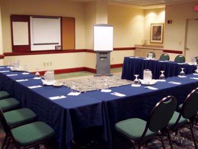 Hilton Garden Inn Charlotte Uptown - Ivy Room 914 Sq. Ft.