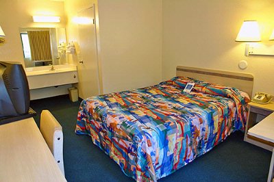 Motel 6 - One Queen