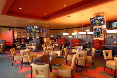 Holiday Inn Arlington Northeast - Sporting News Grill