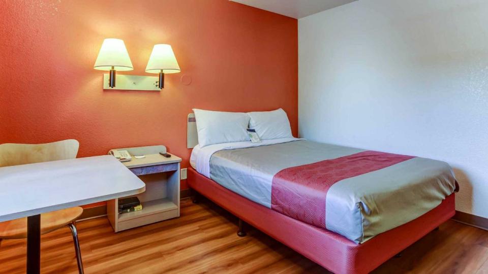 Motel 6 - 