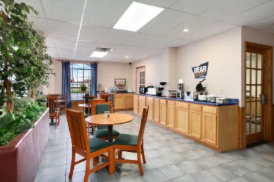 Travelodge Inn & Suites - 
