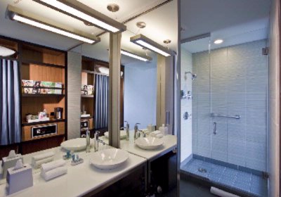 Aloft Chicago O'hare Hotel - Guest Bathroom