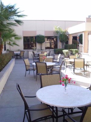 Radisson Hotel Phx Chandler - Patio Area