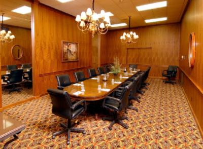 Whispering Woods Hotel & Conference Center - 