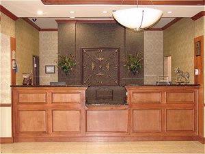 Holiday Inn Express - Front Desk