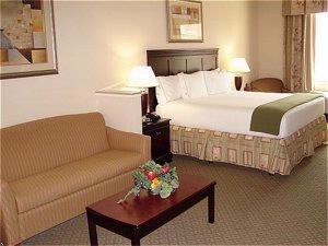 Holiday Inn Express - King Suite