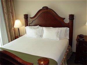 Holiday Inn Express - Presidential Suite Bed