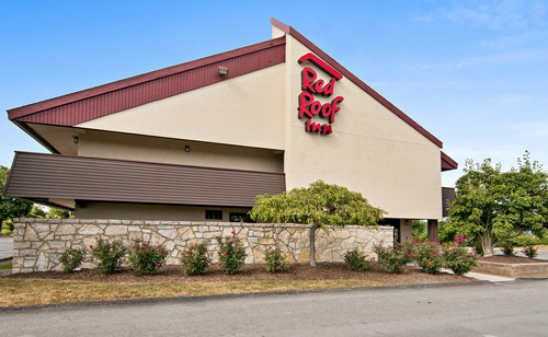Red Roof Inn - 