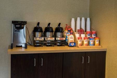 Red Roof Inn - 