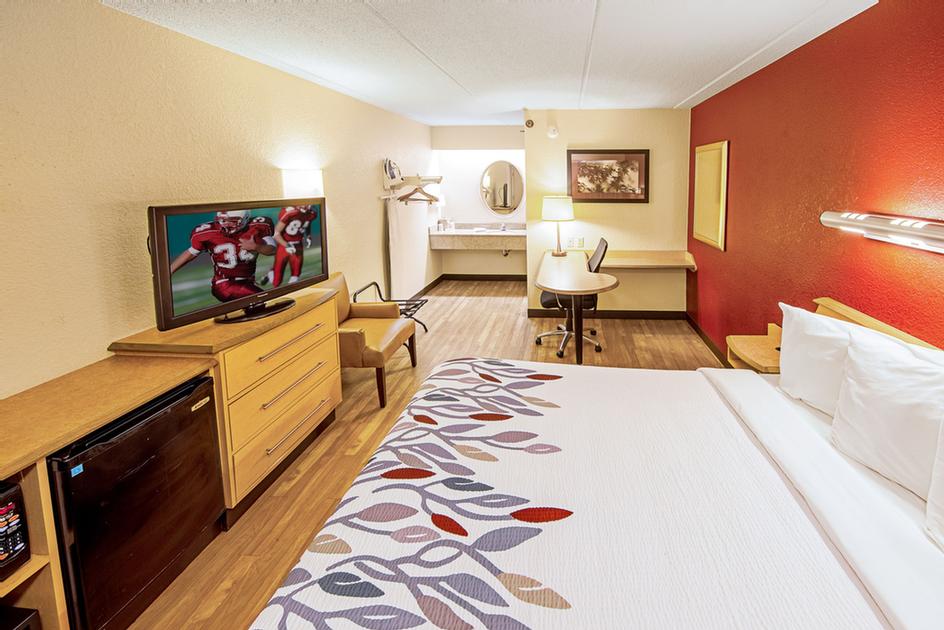 Red Roof Inn - 