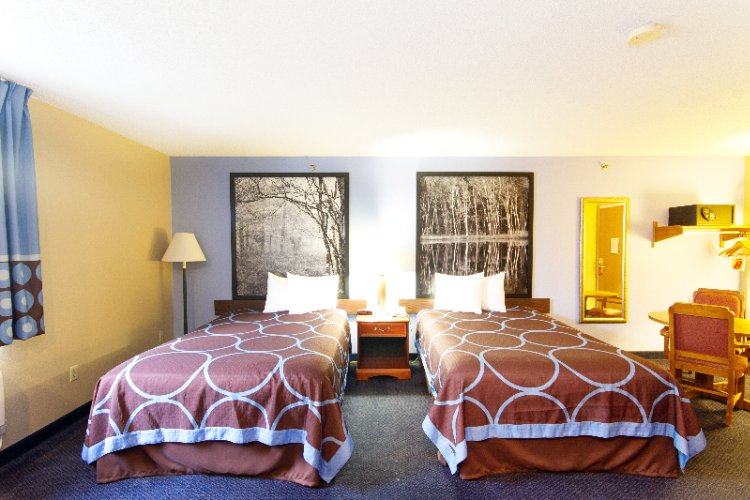 Super 8 - Two Full Size Bedroom