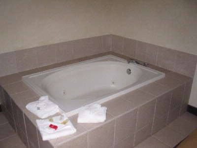 Denver Airport Hospitality Center - Large Jacuzzi Bathtubs In The Suites