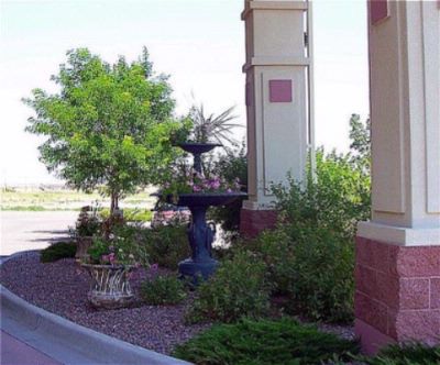 Denver Airport Hospitality Center - Patio And Garden Area