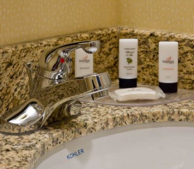 Fairfield Inn by Marriott L.i.c. / Manhattan View - Bathroom Amenities