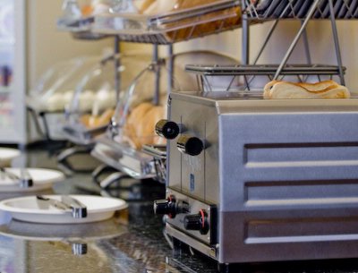 Fairfield Inn by Marriott L.i.c. / Manhattan View - Breakfast