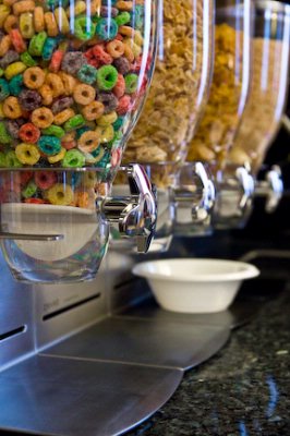 Fairfield Inn by Marriott L.i.c. / Manhattan View - Breakfast