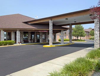 Baymont Inn & Suites Metropolis Il - Front Entrance