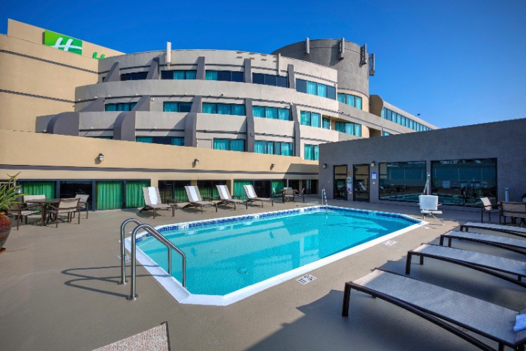Holiday Inn & Suites - Out Door Pool Area
