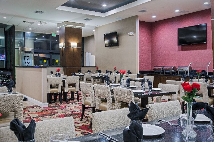 Holiday Inn & Suites - Iris Grill Lounge