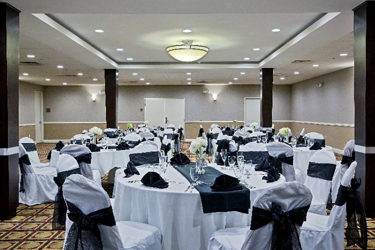 Holiday Inn & Suites - Board Room