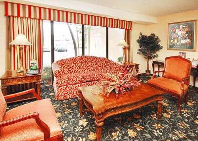 Econo Lodge Inn & Suites - 