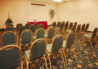 Econo Lodge Inn & Suites - 