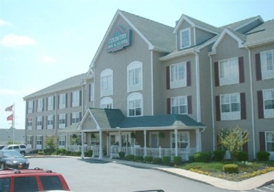 Country Inn & Suites - Front Of The Hotel