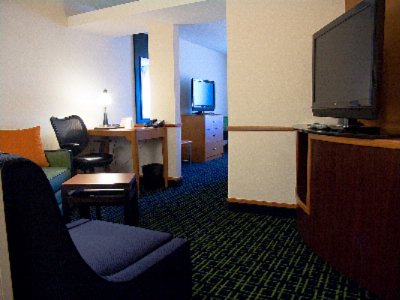 Fairfield Inn & Suites by Marriott Tampa East / Fa - Suite Sitting Area