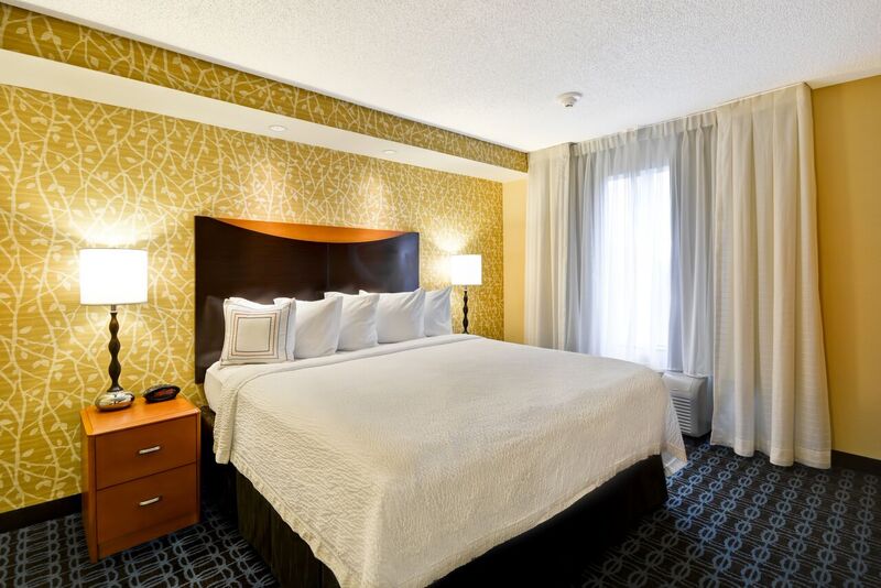 Fairfield Inn & Suites by Marriott Tampa East / Fa - Breakfast
