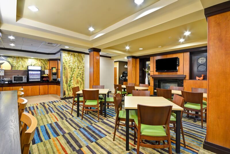 Fairfield Inn & Suites by Marriott Tampa East / Fa - Breakfast Seating