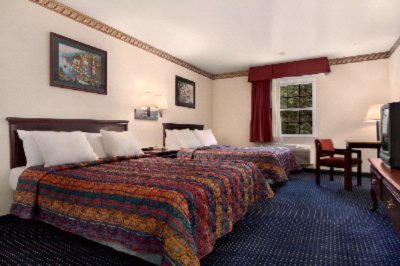 Days Inn - Standard Two Queen Bedroom