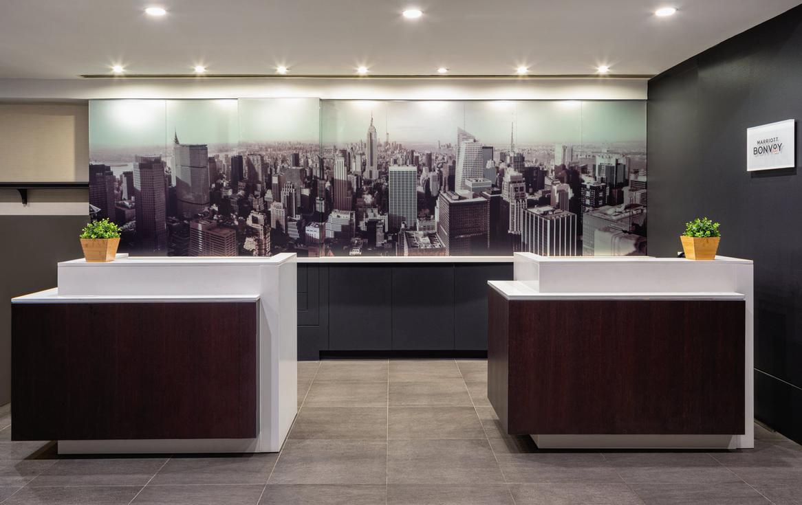 Courtyard Times Square - King Guestroom