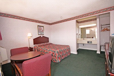 Regency Inn & Suites - Room With One Queen Bed