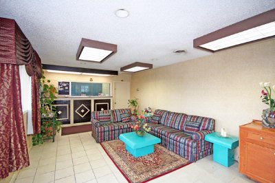 Regency Inn & Suites - Hotel Lobby