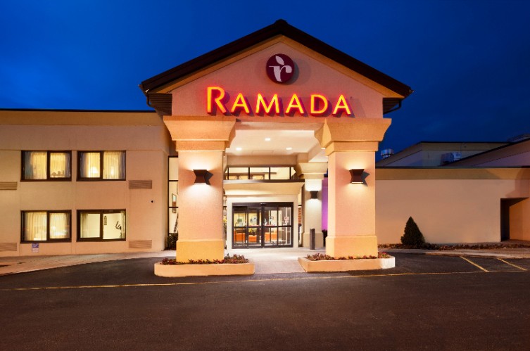 Ramada Newark / Wilmington - Breakfast Area