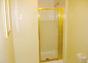El Patio Inn - Showers