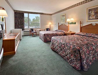 Super 8 Colonial - 2-double Beds Room
