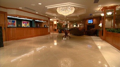 Crowne Plaza Chicago Northbrook - Spacious Lobby